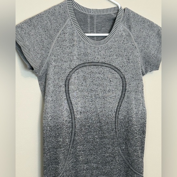 Lululemon 6 Swiftly Tech T-Shirt Tee Shirt Short Sleeve Rare Gray Ombré running - Picture 5 of 10